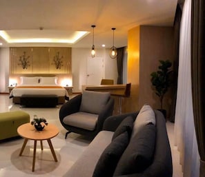 In-room safe, blackout curtains, free WiFi, bed sheets - The Par Phuket (Kathu)