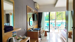 Rom – deluxe, adgang til basseng | Safe på rommet, blendingsgardiner, wi-fi (inkludert) og sengetøy