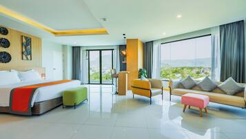 Junior Suite | In-room safe, blackout drapes, free WiFi, bed sheets