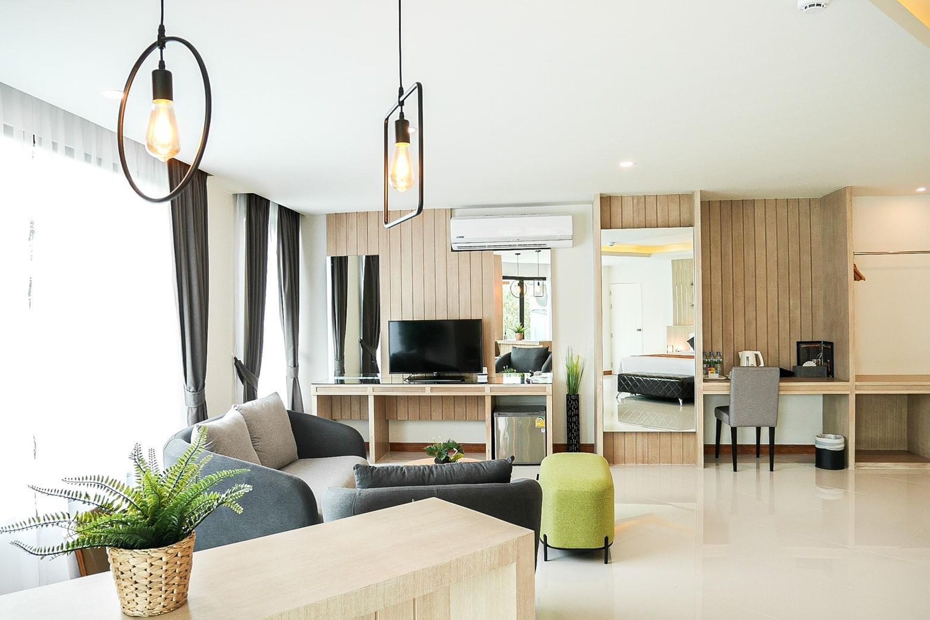 Junior Suite | In-room safe, blackout drapes, free WiFi, bed sheets