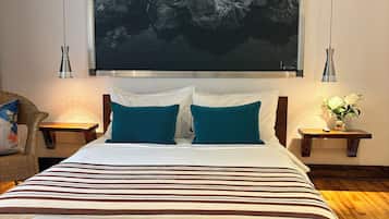 Comfort Studio Suite, 1 Queen Bed, Non Smoking, Kitchenette | Premium bedding, individually decorated, blackout drapes, soundproofing