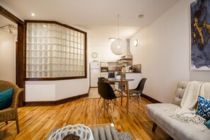 Comfort Studio Suite, 1 Queen Bed, Non Smoking, Kitchenette | Private kitchen | Coffee/tea maker, electric kettle - Loft Jacques-Cartier- Le Plateau Free Parking (Montreal)