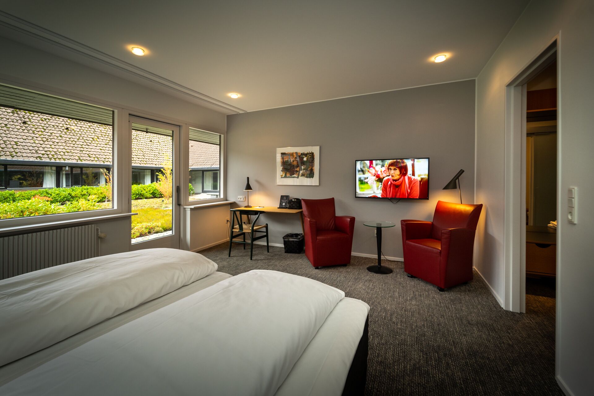 business double room | 1 bedroom, in-room safe, desk, blackout curtains