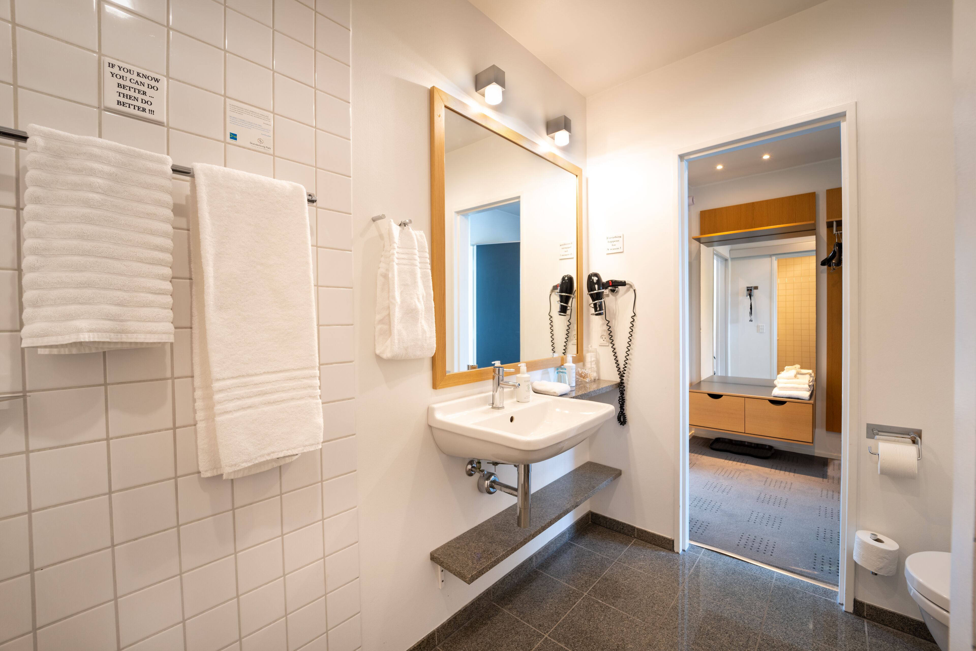 business double room | bathroom | shower, free toiletries, hair dryer, towels