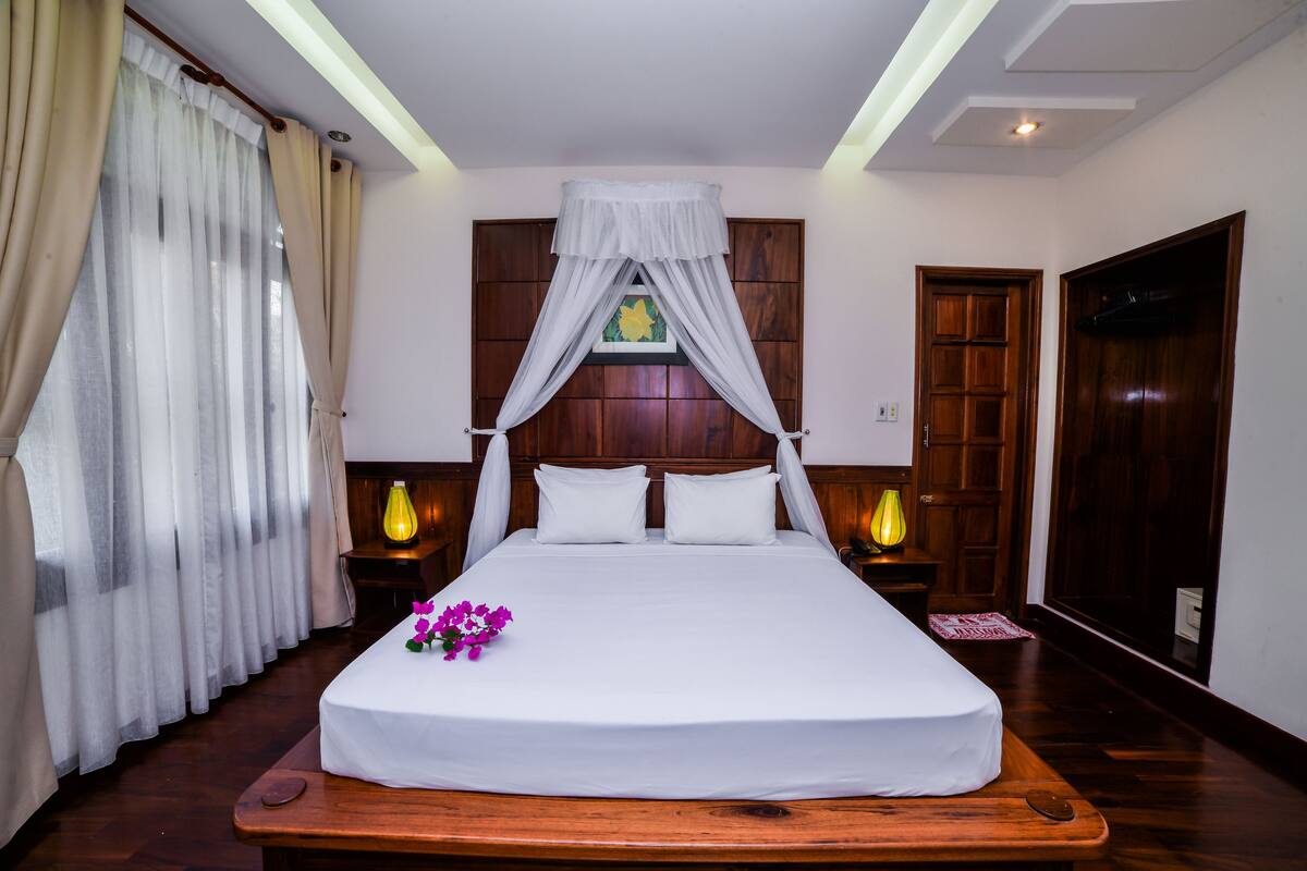 Ropa de cama de alta calidad y minibar (con algunos artículos gratuitos)