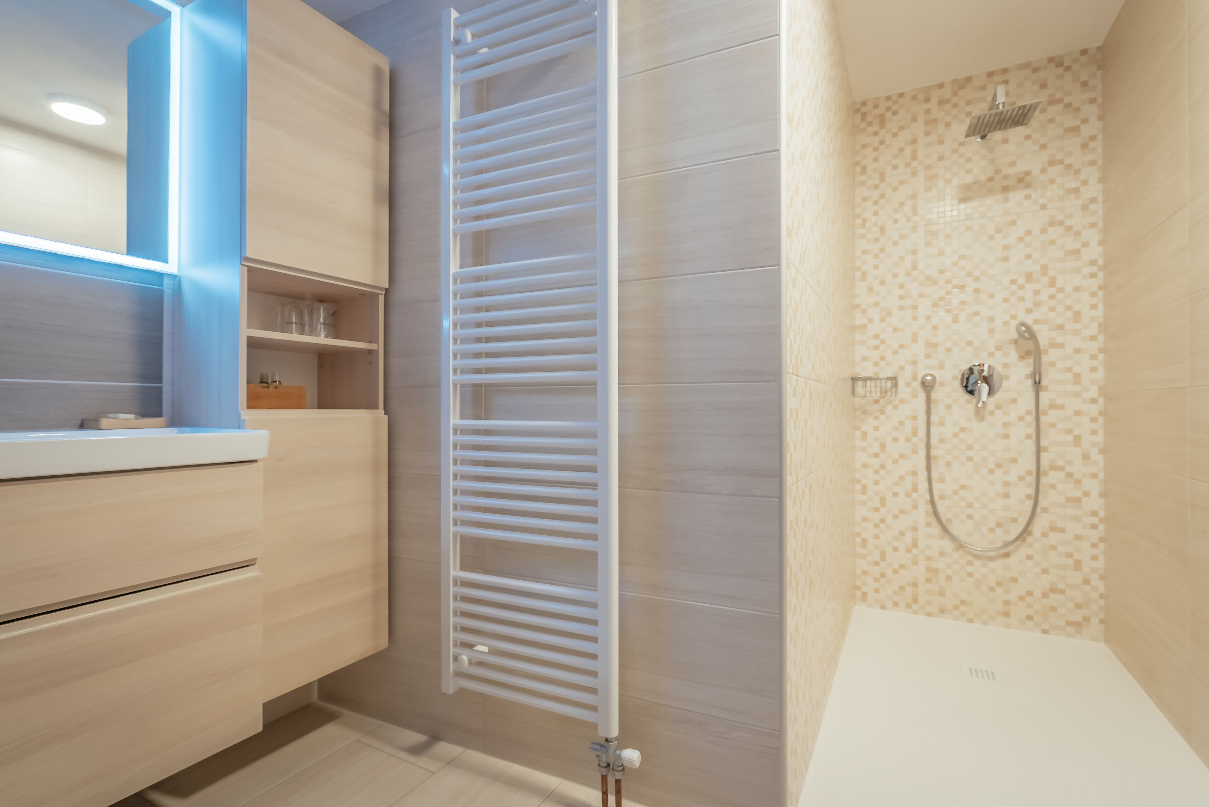 triple room | bathroom | free toiletries, hair dryer, towels, soap