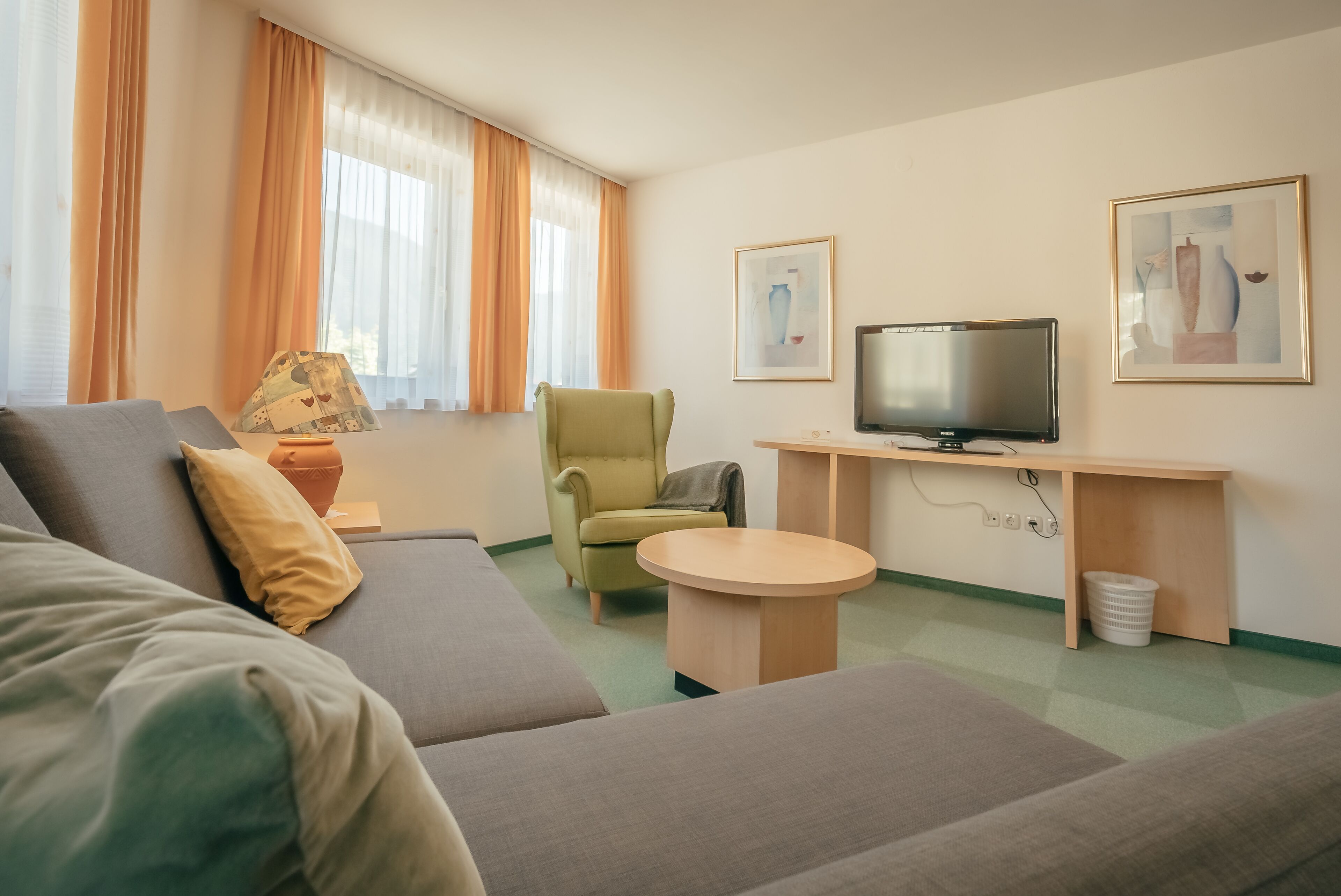 apartment, 2 bedrooms | living area | 37-inch lcd tv with cable channels, tv