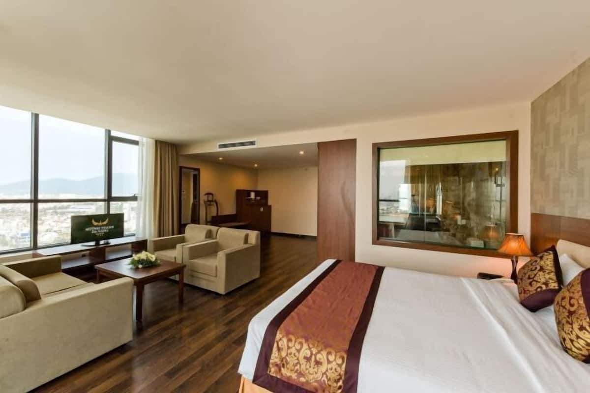 1 bedroom, pillow-top beds, minibar, in-room safe
