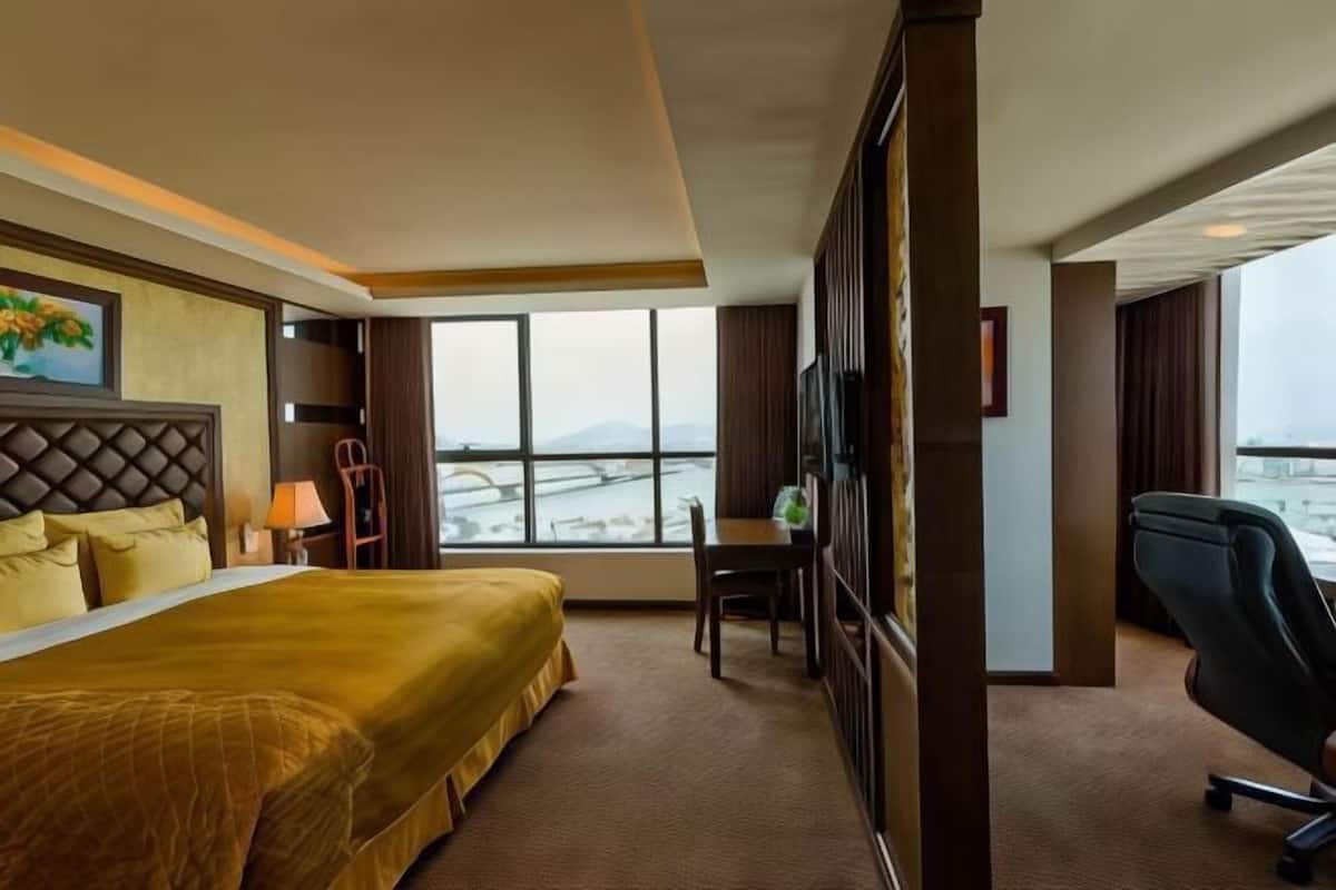 1 bedroom, pillow-top beds, minibar, in-room safe