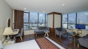 Premium Double Room, City View | 1 bilik tidur, tilam berlapik, bar mini, peti besi dalam bilik