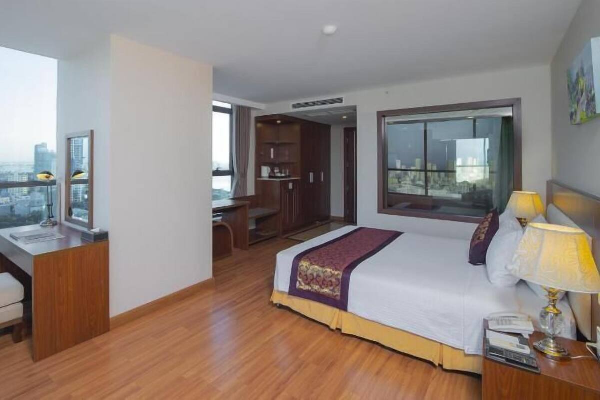 Camas con pillow-top, minibar y caja de seguridad en la habitación