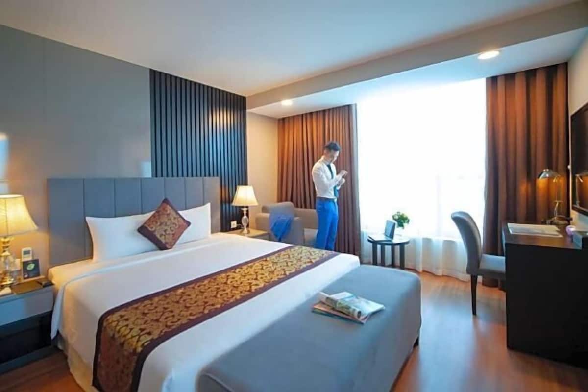 1 bedroom, pillow-top beds, minibar, in-room safe