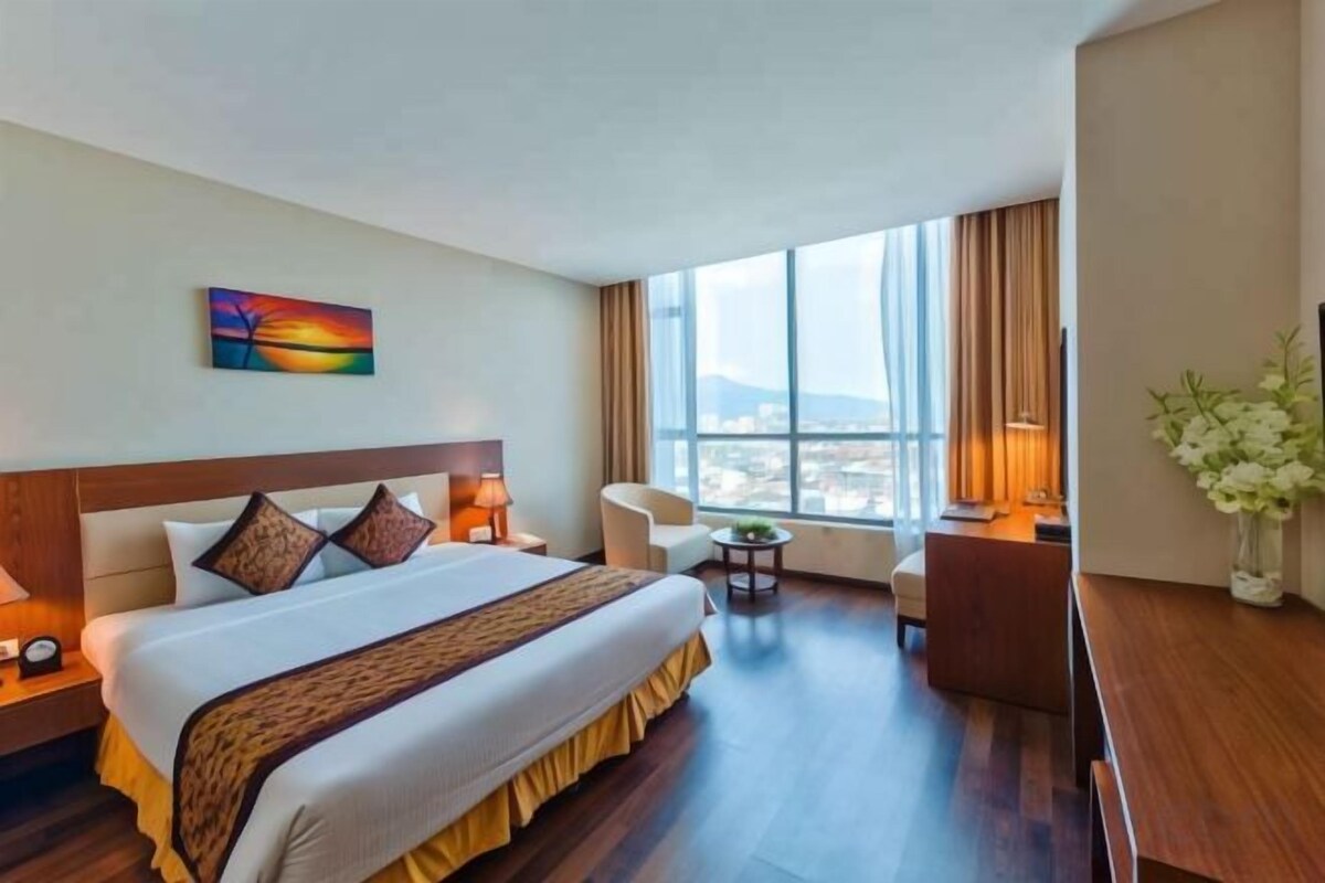 Camas con pillow-top, minibar y caja de seguridad en la habitación