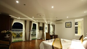 Minibar, in-room safe, desk, blackout drapes - Orange Hotel (Da Nang)