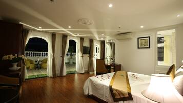 Minibar, in-room safe, individually decorated, desk