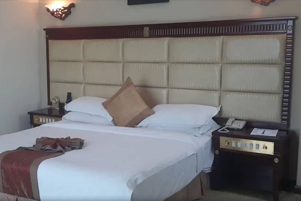 ビジネス ダブルルーム 1 ベッドルーム バリアフリー シティビュー | ピロートップベッド、ミニバーのアイテム (無料)、セーフティボックス (室内)、デスク