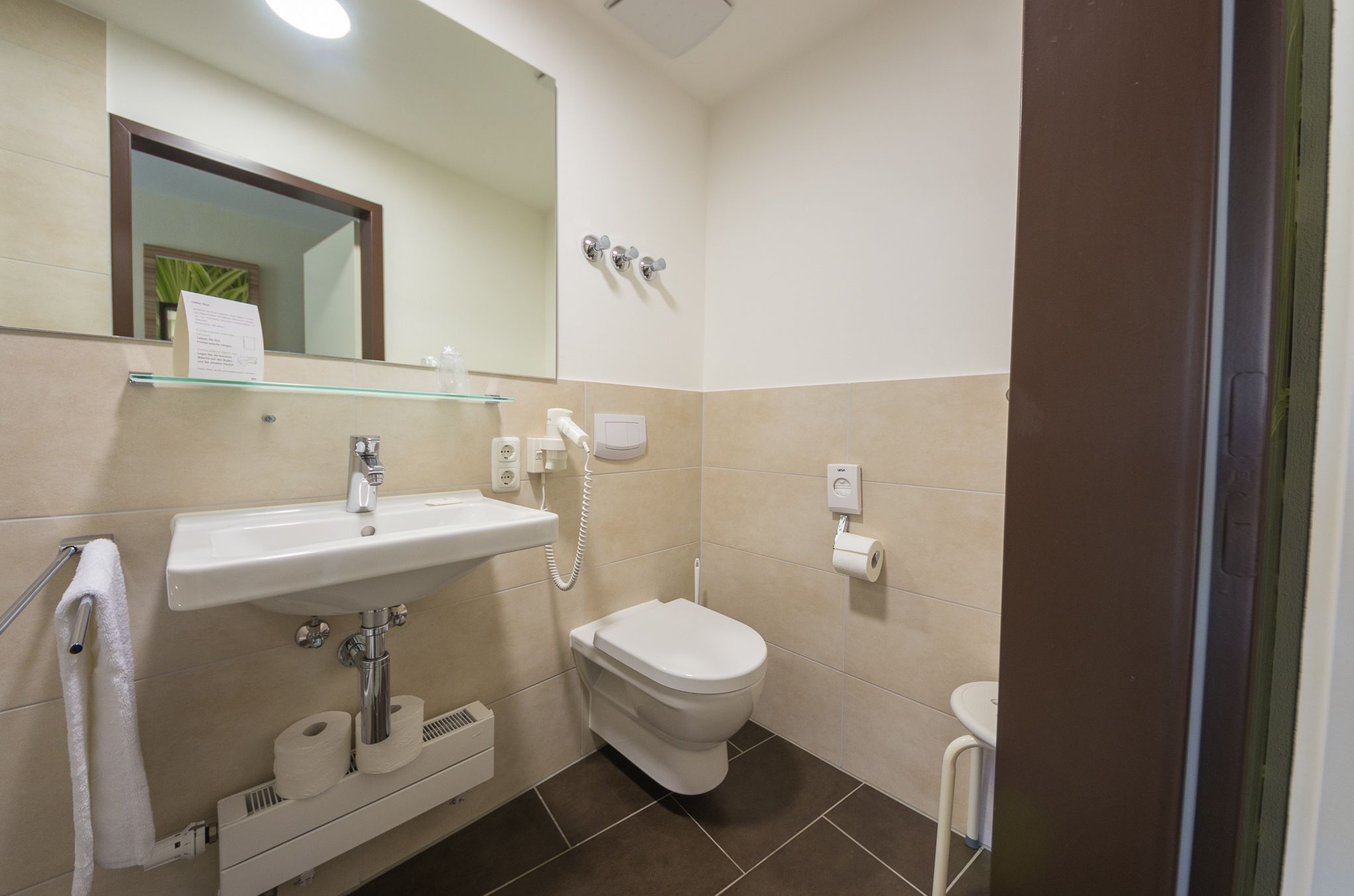 apartment, 2 bedrooms | bathroom | shower, hair dryer, towels