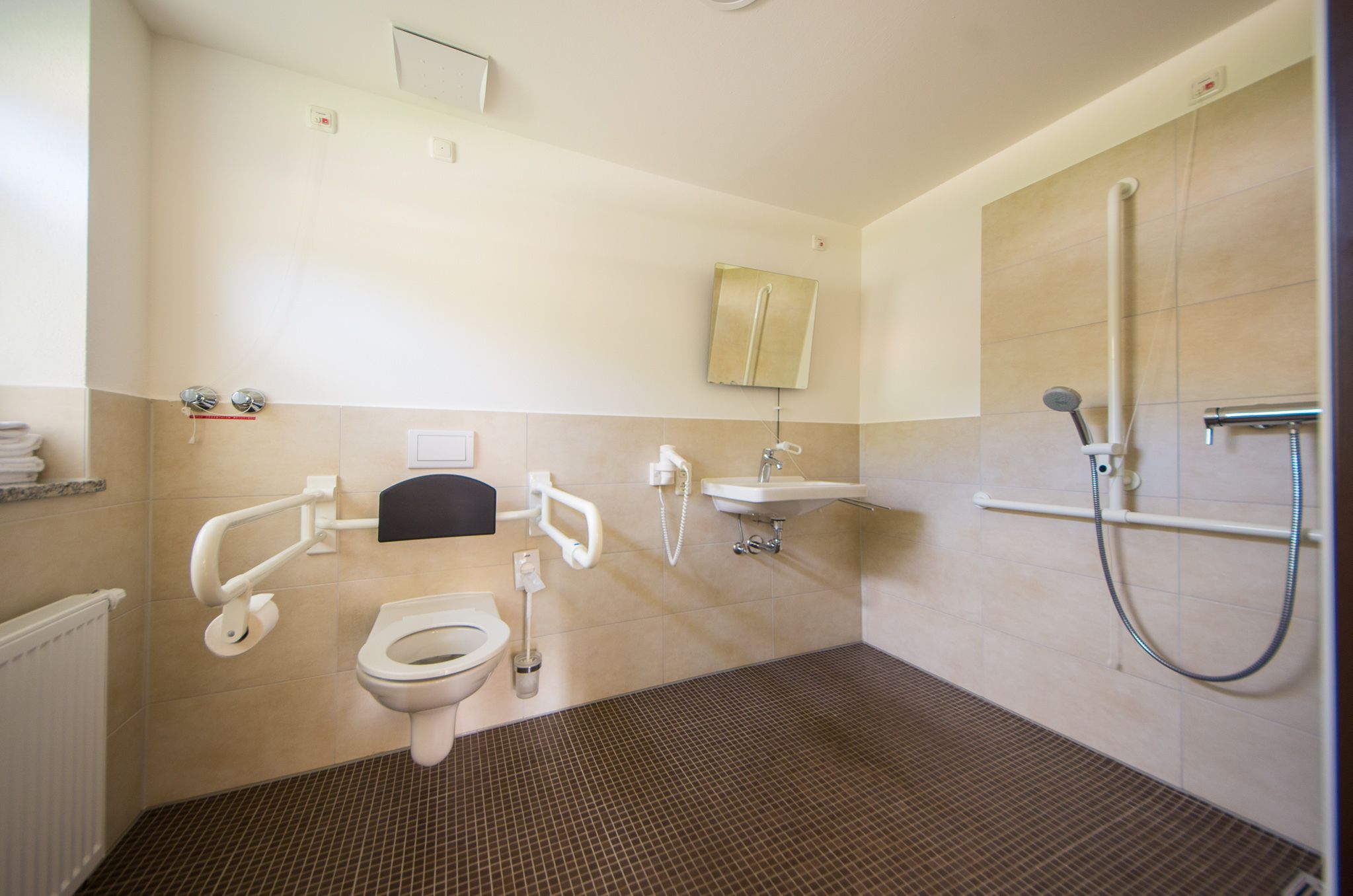 apartment, 2 bedrooms | bathroom | shower, hair dryer, towels