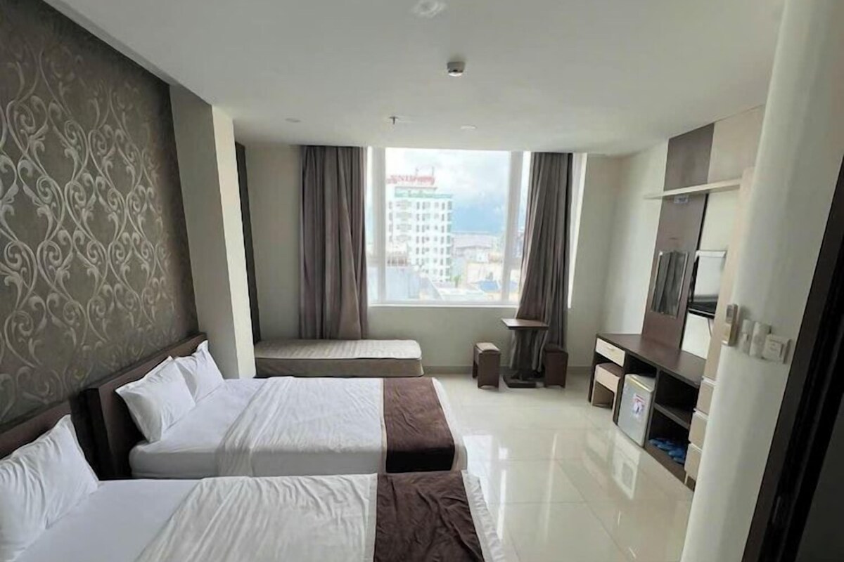 Cubrecamas, minibar, escritorio y cortinas blackout 