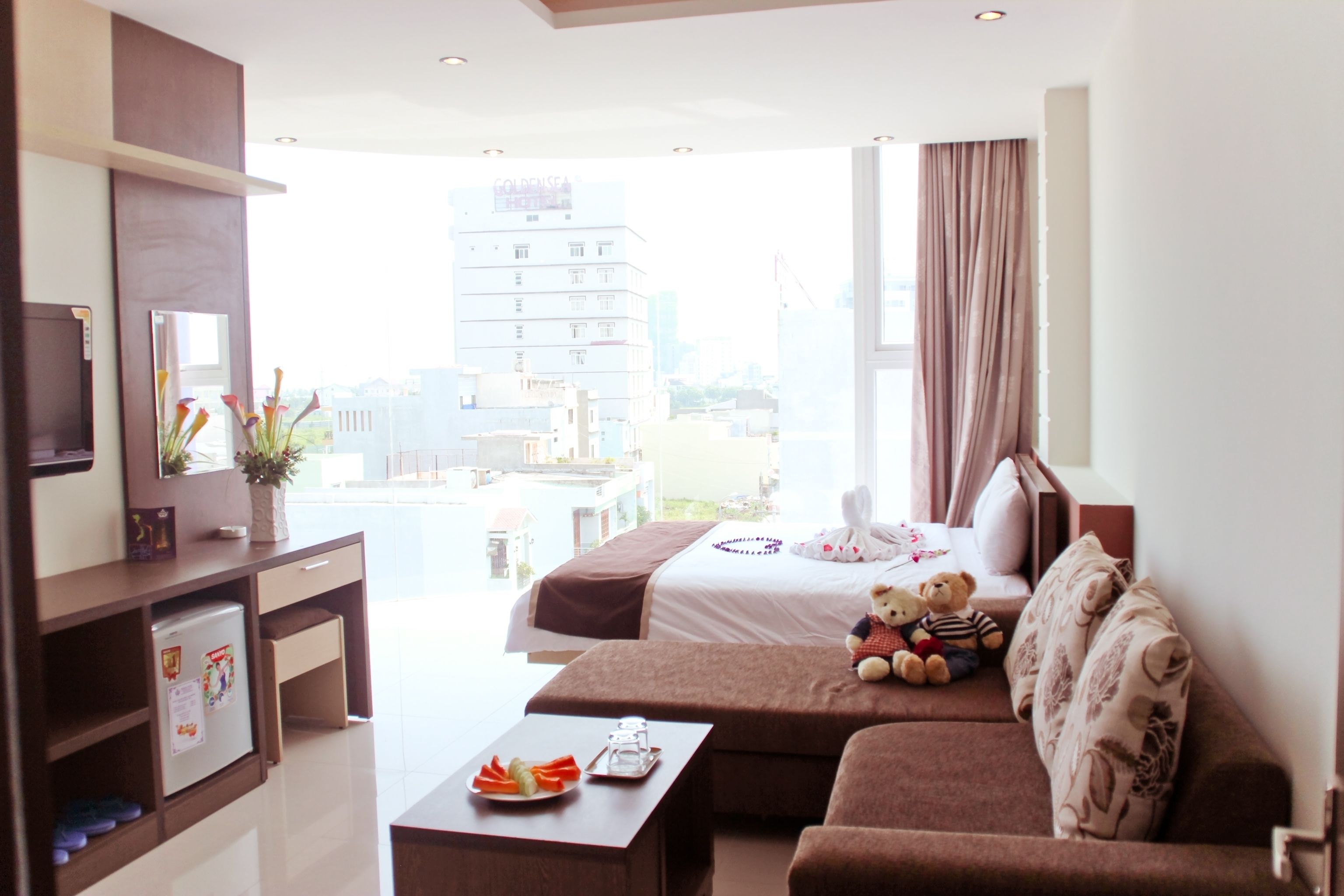 Down duvets, minibar, desk, blackout curtains