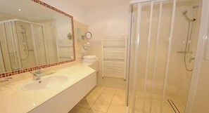 Bathroom - Hotel Kölchens (Bernkastel-Kues)