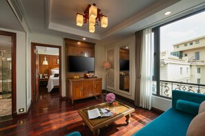 Suite Premier | Minibar, caja de seguridad en la habitación y decoración personalizada 