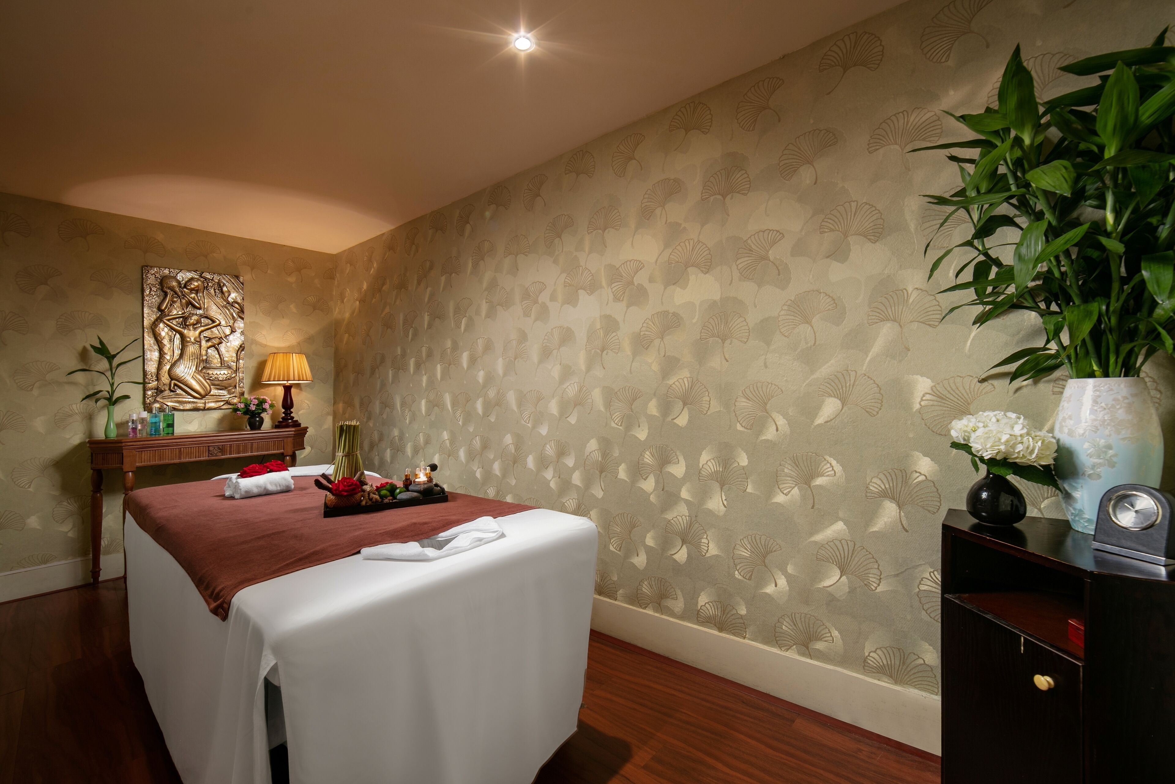 Masajes con piedras calientes, masajes de tejido profundo