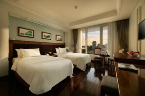 Executive Room, City View | Minibar, in-room safe, individually decorated, desk - Hanoi Pearl Hotel (Hanoi)