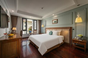 Minibar, in-room safe, individually decorated, desk - Hanoi Pearl Hotel (Hanoi)