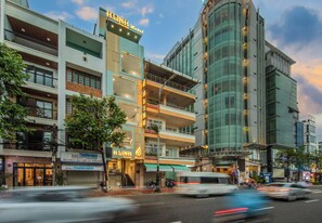 Front of property - Hoang Linh Riverside Hotel (Da Nang)