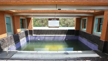 Hồ bơi ngoài trời