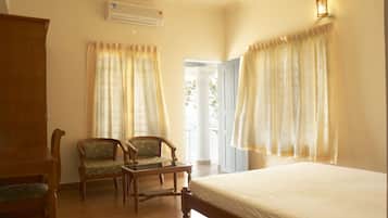 A/C Deluxe Room (Seafacing) | In-room safe, soundproofing
