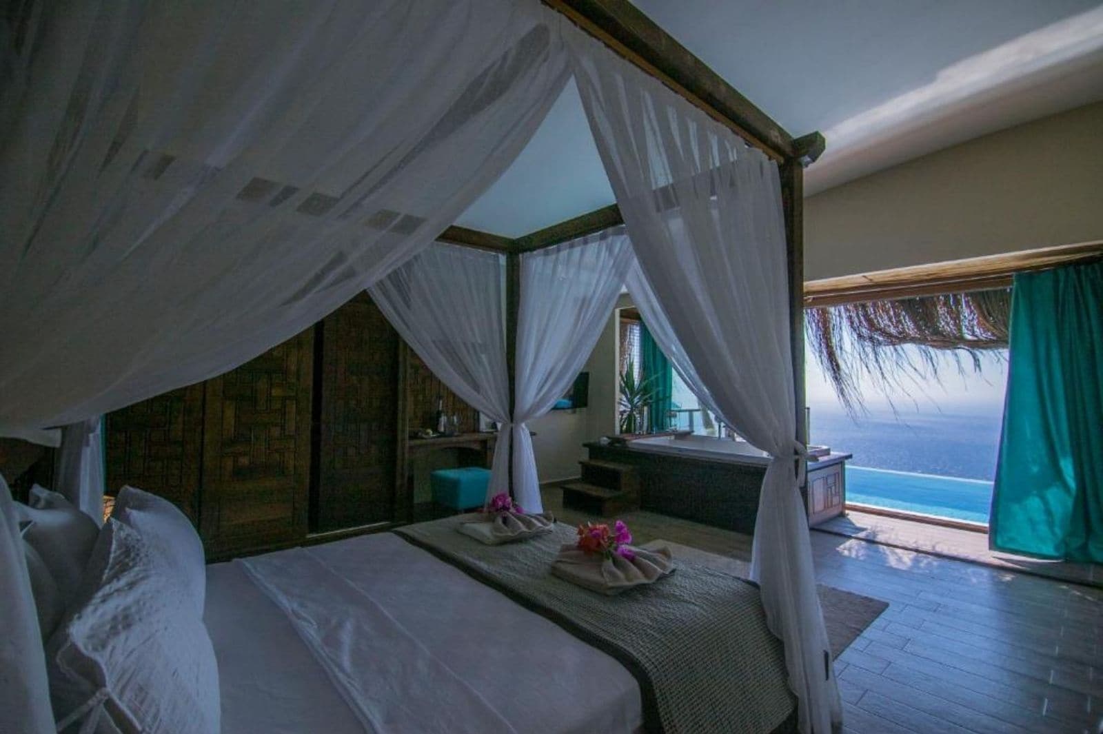 Capella Suite (Sea View) | 1 dormitorio, ropa de cama de alta calidad, minibar y caja fuerte