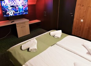 Family Maisonette 4 Bedrooms, Mountain View | Blackout drapes, bed sheets - Traveland Butique Resort Poiana Brasov (Brasov)