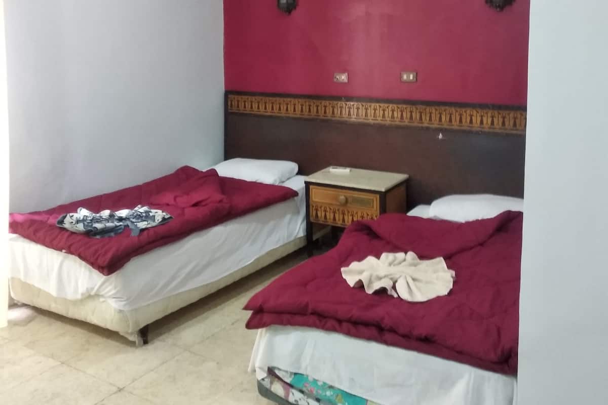 Habitación doble, baño compartido (Budget) | Sábanas de algodón egipcio y ropa de cama hipoalergénica