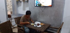 Dining - One Season Hostel (Cairo)