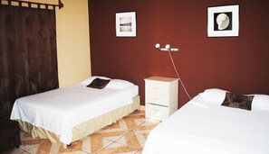 In-room safe, cots/infant beds, free WiFi, wheelchair access - Hotel Miraflores (El Cuco)