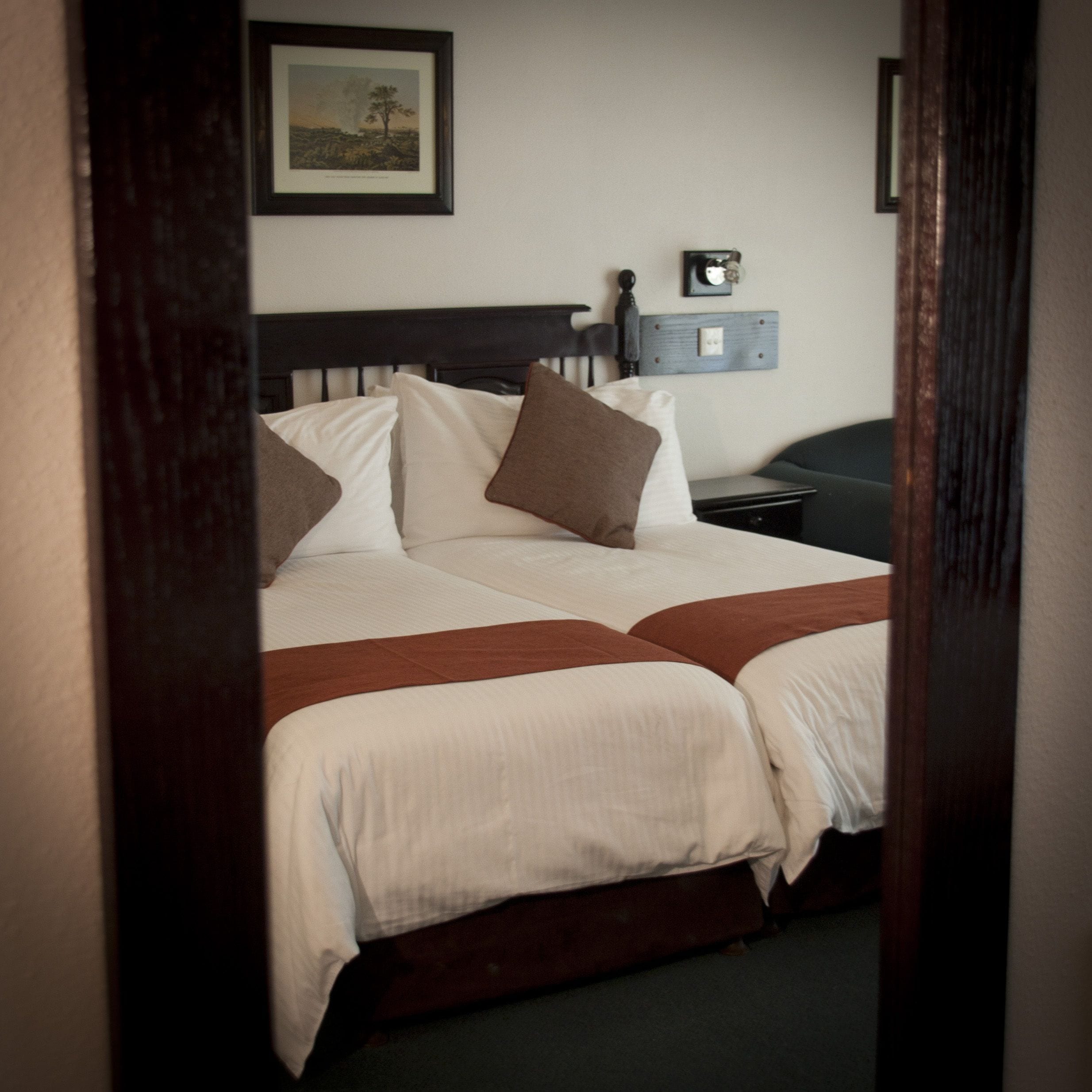 deluxe twin room | 1 bedroom, in-room safe, desk, laptop workspace