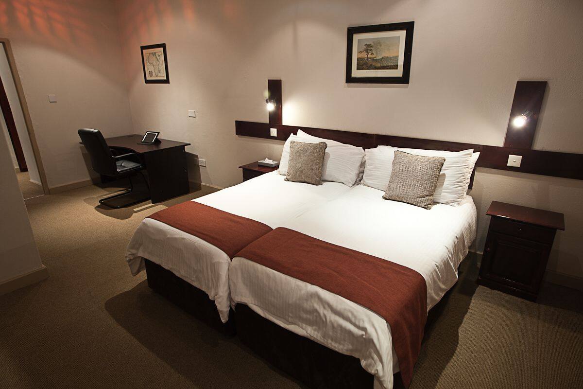 deluxe twin room | 1 bedroom, in-room safe, desk, laptop workspace