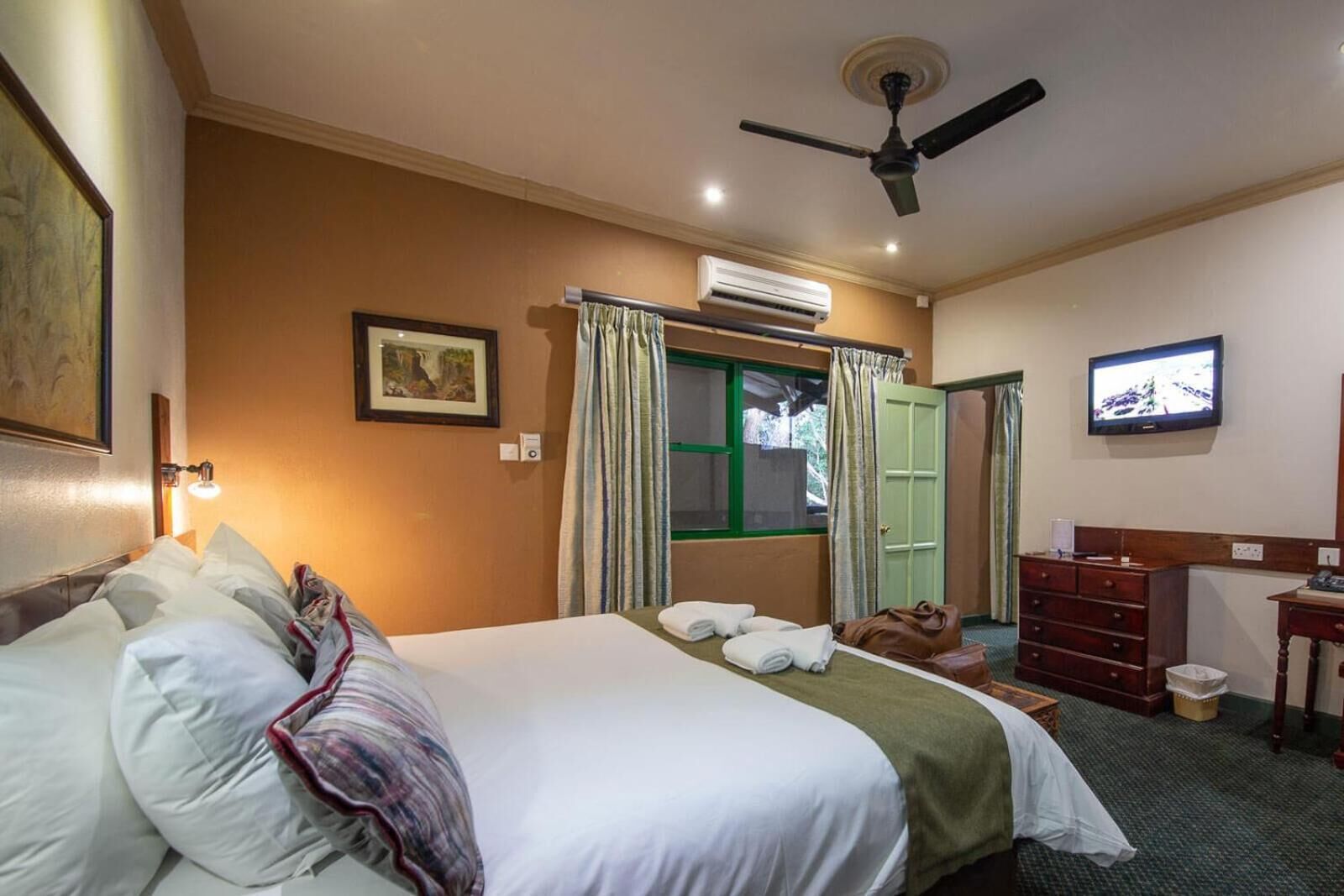 1 bedroom, in-room safe, desk, laptop workspace