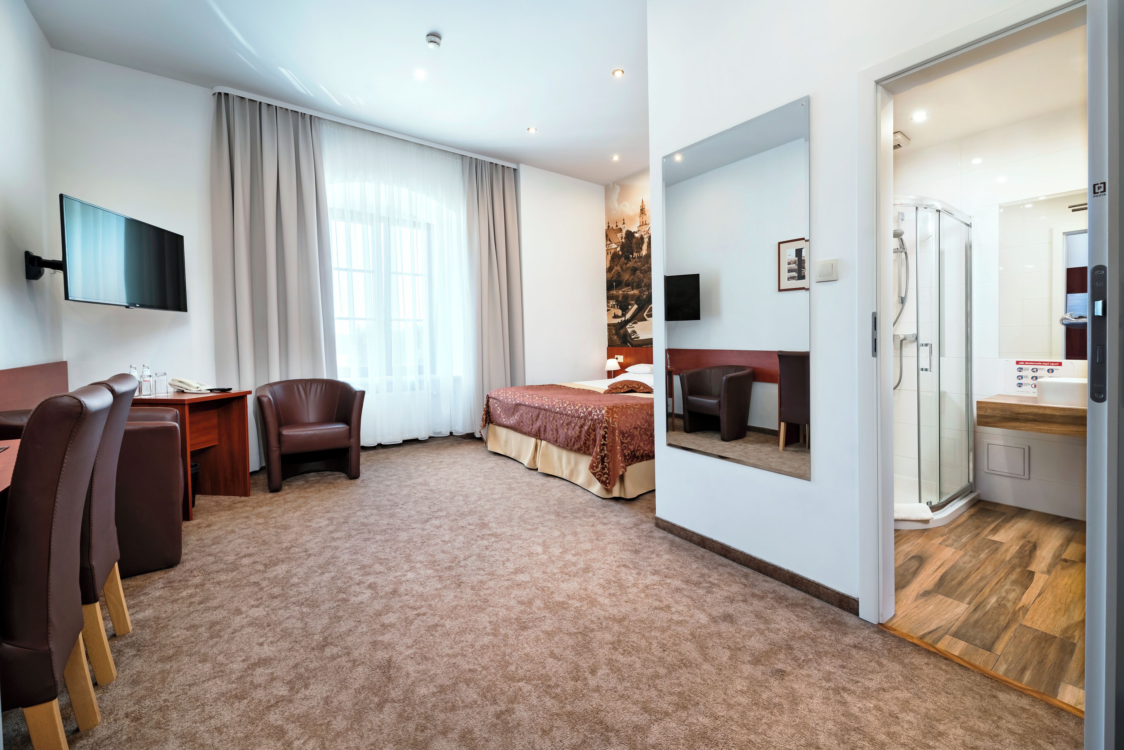 Comfort tweepersoonskamer | Een bureau, gratis wifi