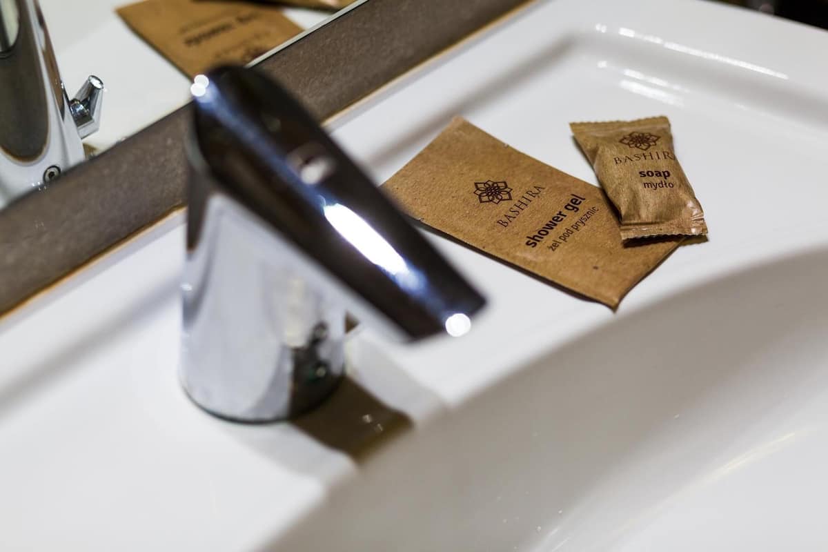 Bathroom amenities