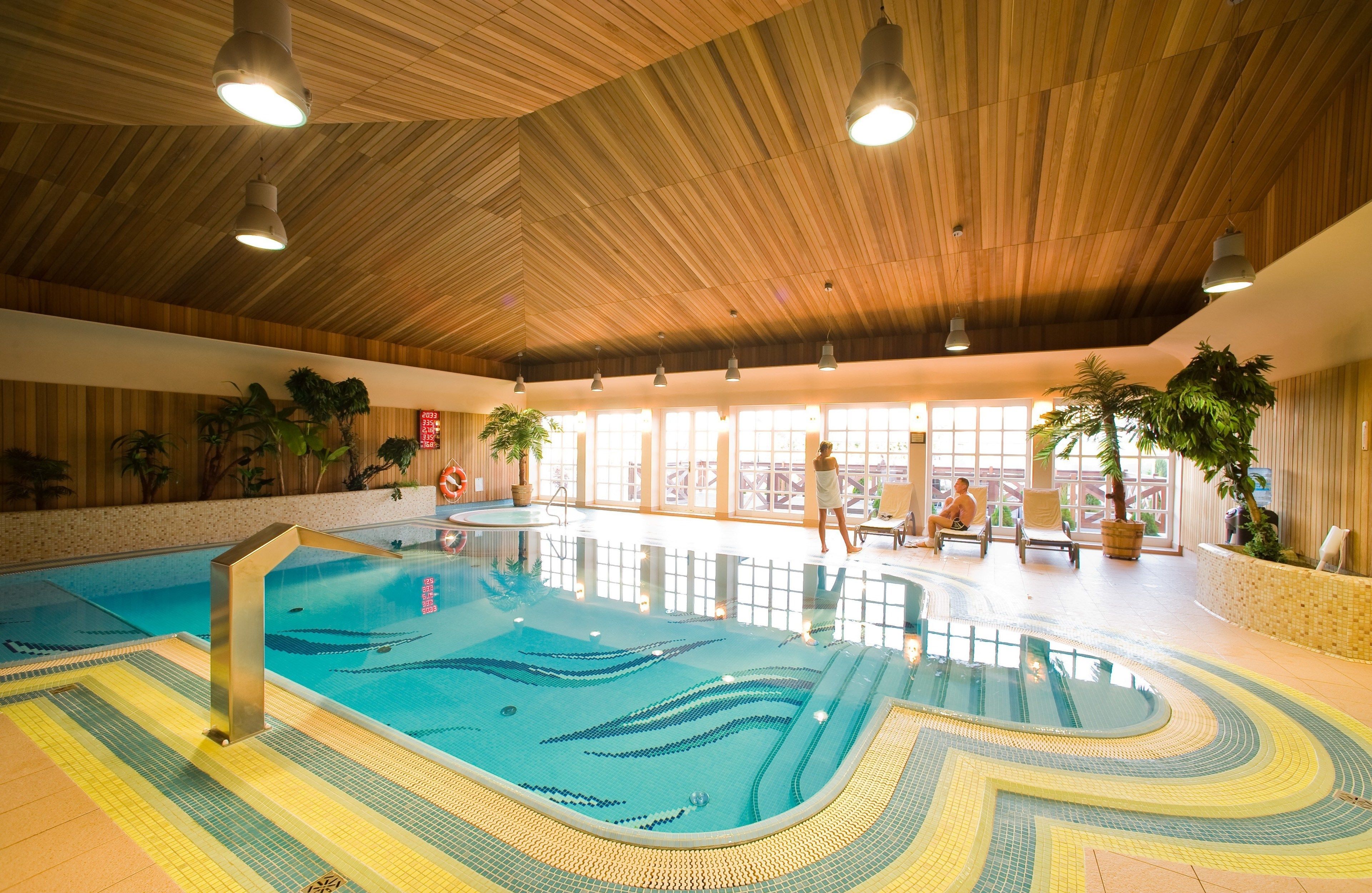 indoor pool, open 7 am to 9 pm, pool loungers