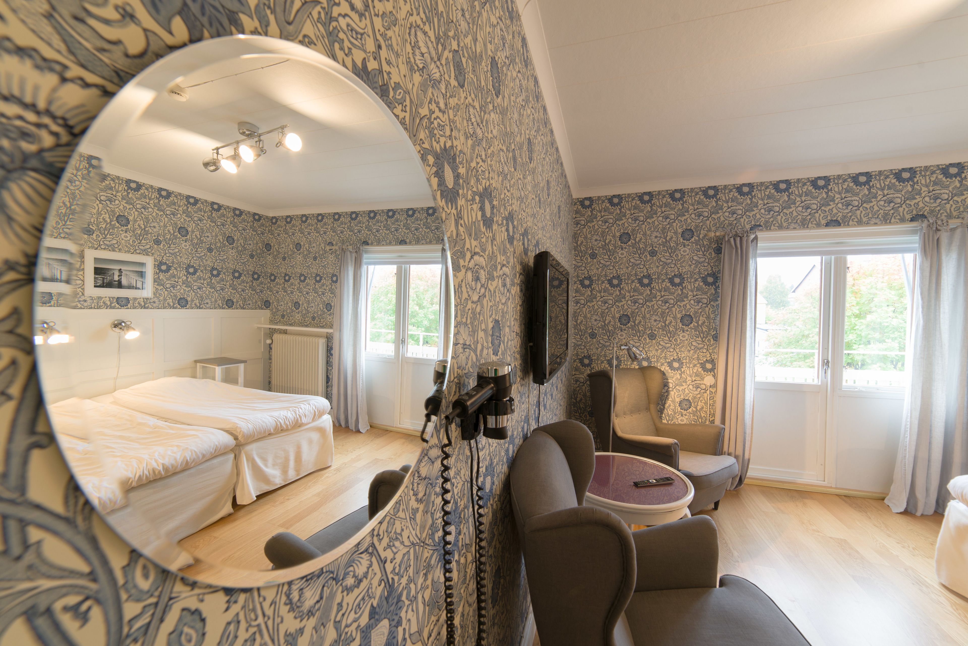 double room | individually decorated, individually furnished, desk, blackout curtains