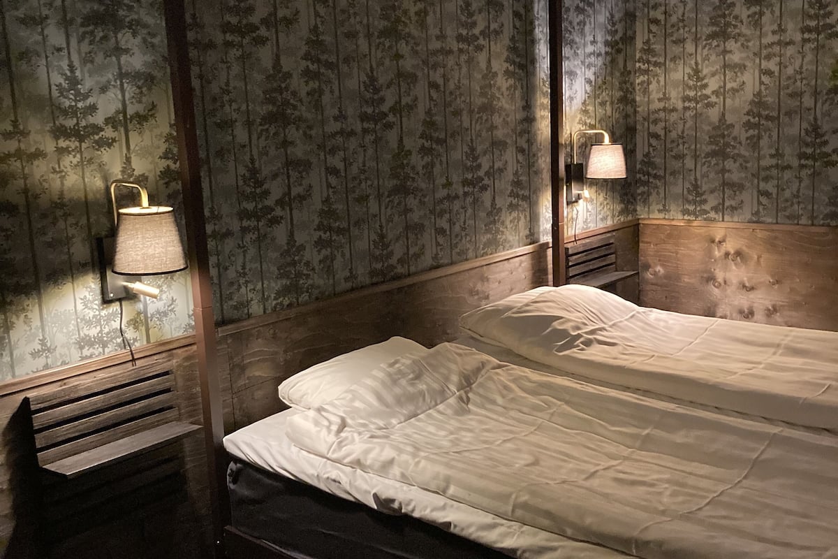 double room | individually decorated, individually furnished, desk, blackout curtains