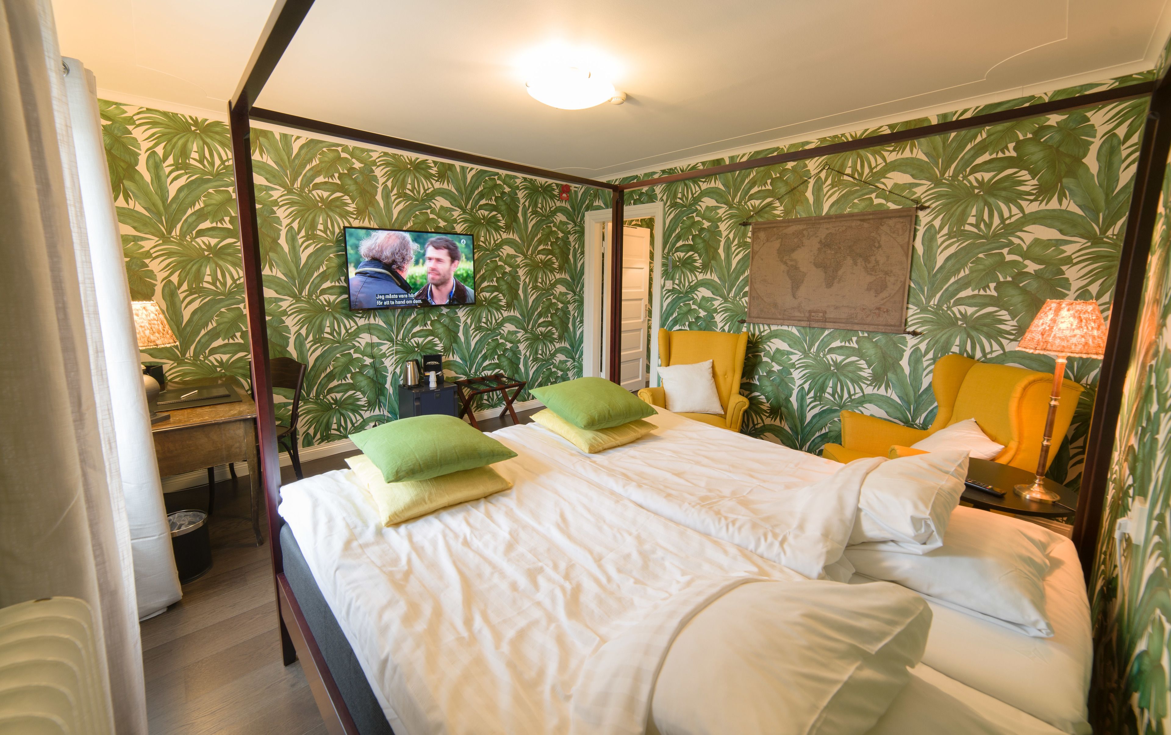 double room | individually decorated, individually furnished, desk, blackout curtains