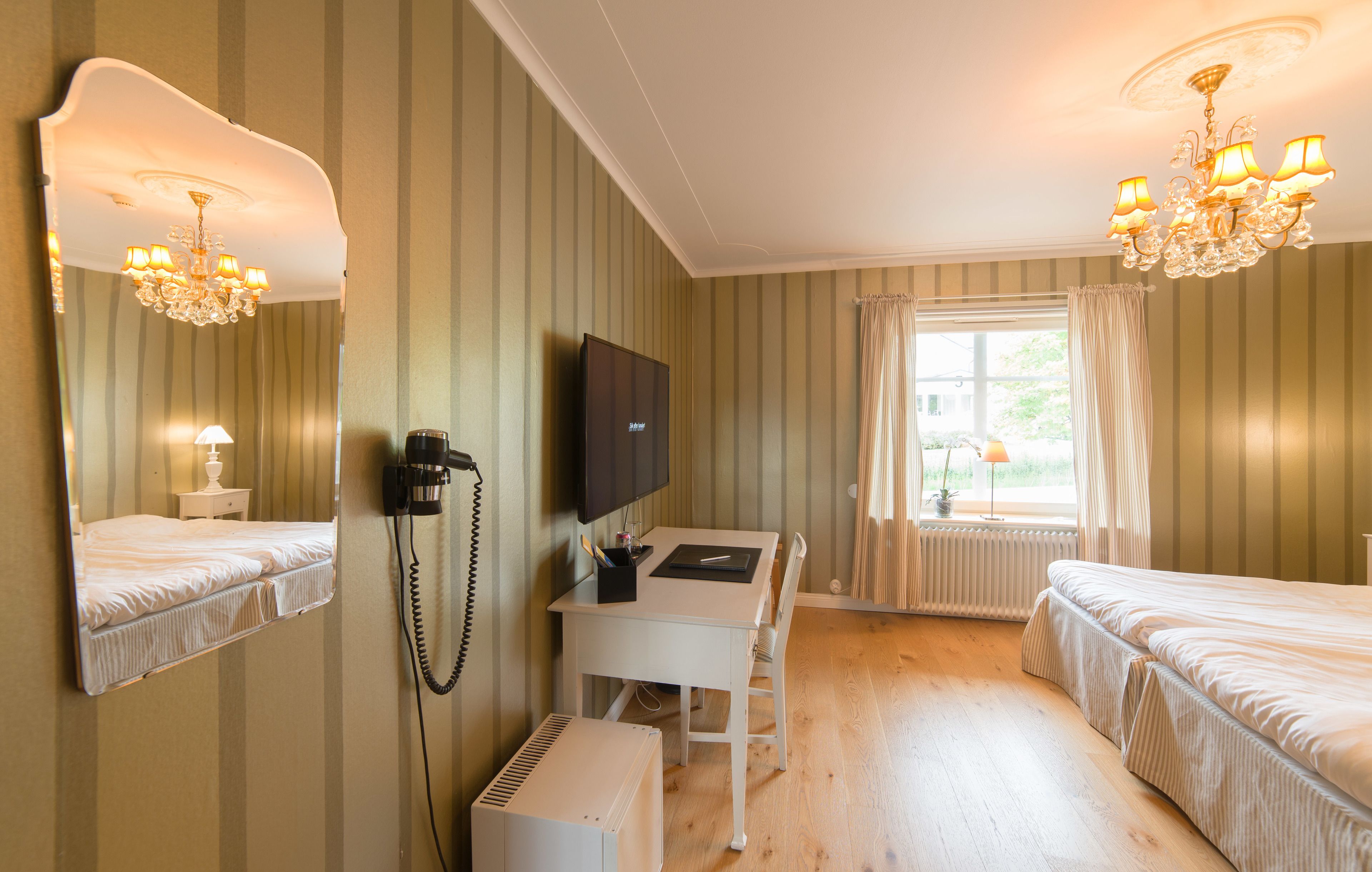 double room | individually decorated, individually furnished, desk, blackout curtains