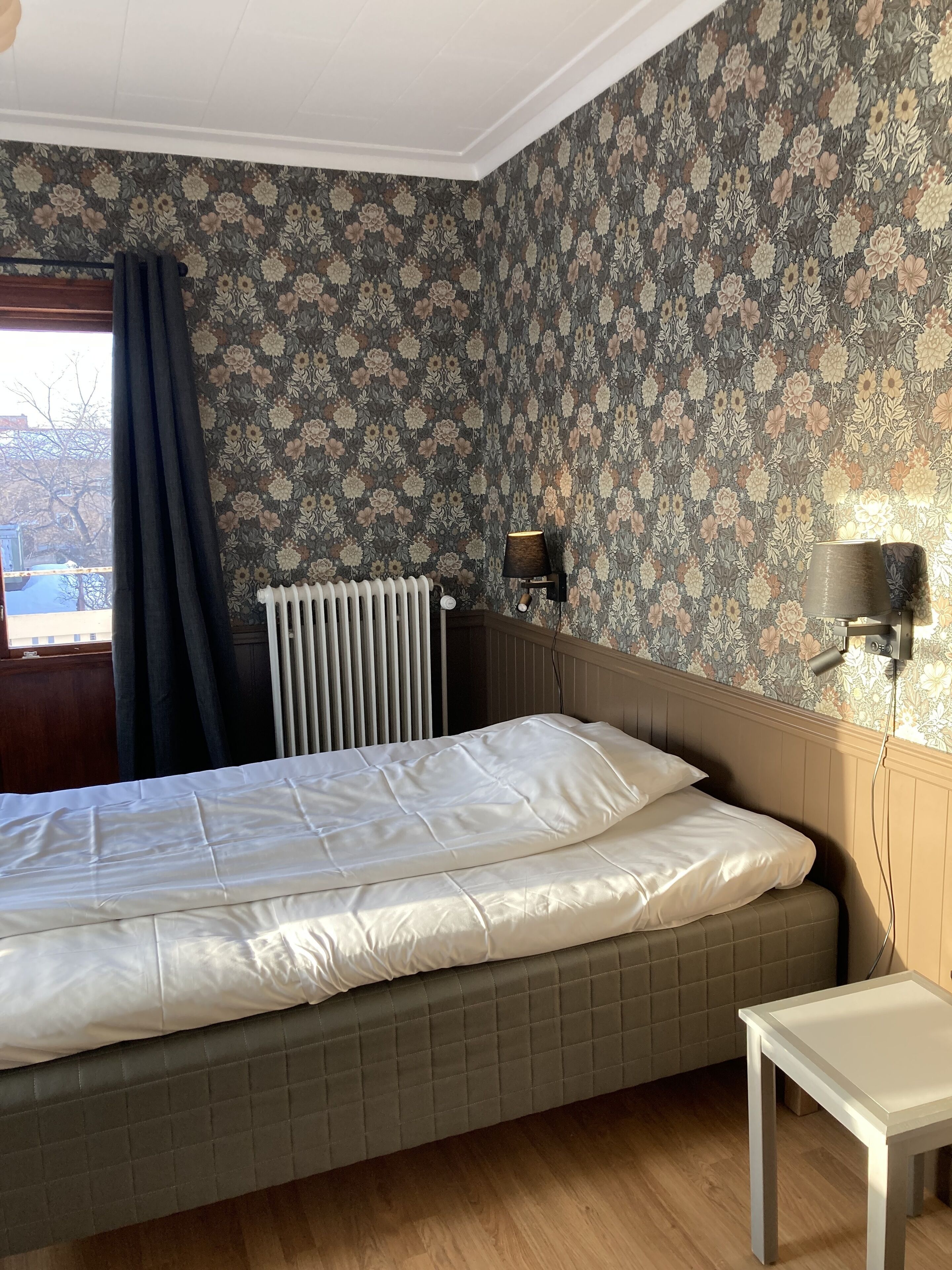 single room | individually decorated, individually furnished, desk, blackout curtains