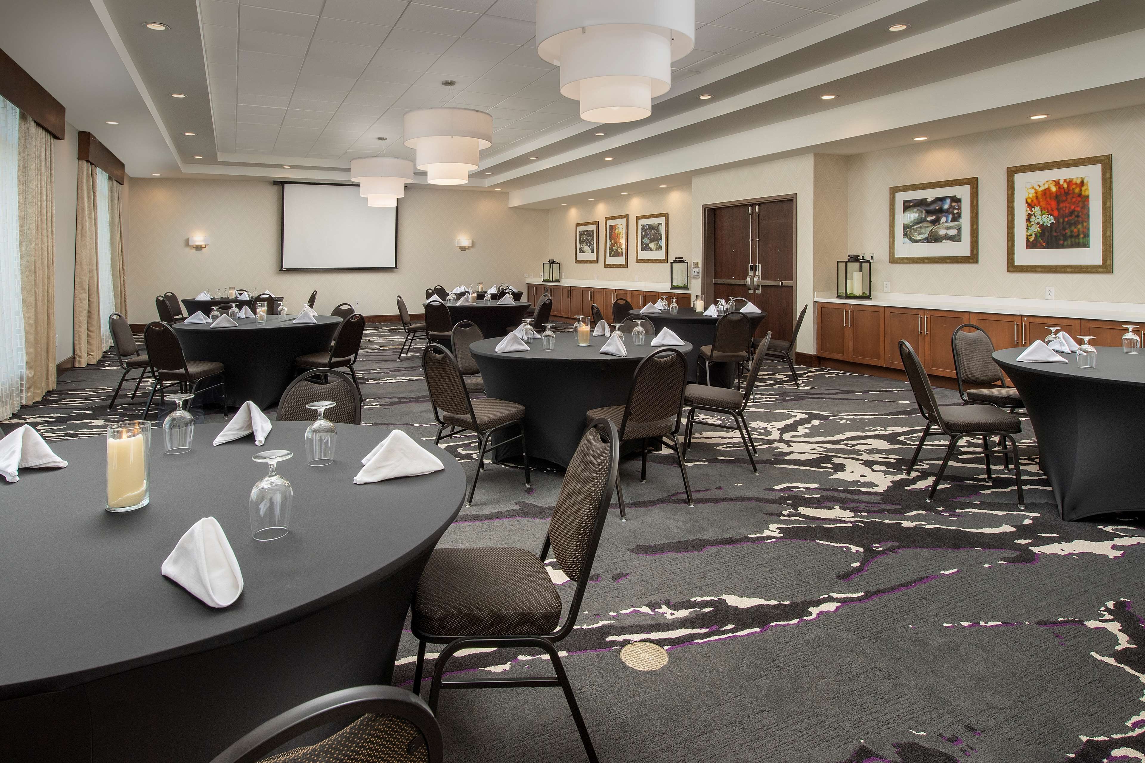 Photo - Hilton Garden Inn Charlotte Airport