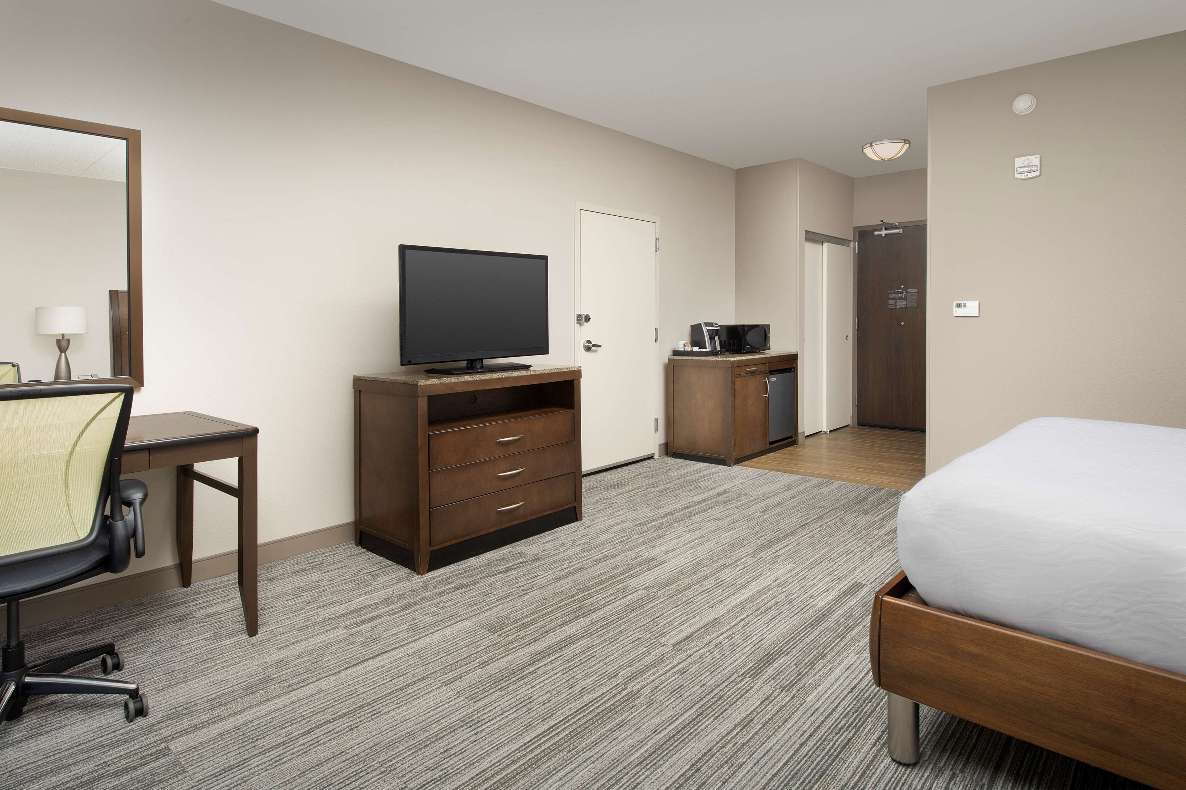 1 bedroom, in-room safe, desk, laptop workspace